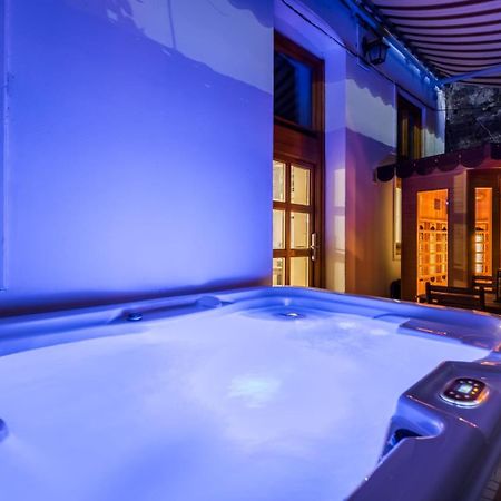 Wellness Wonderland: Garden, Sauna, Jacuzzi In Cbd 布达佩斯 外观 照片