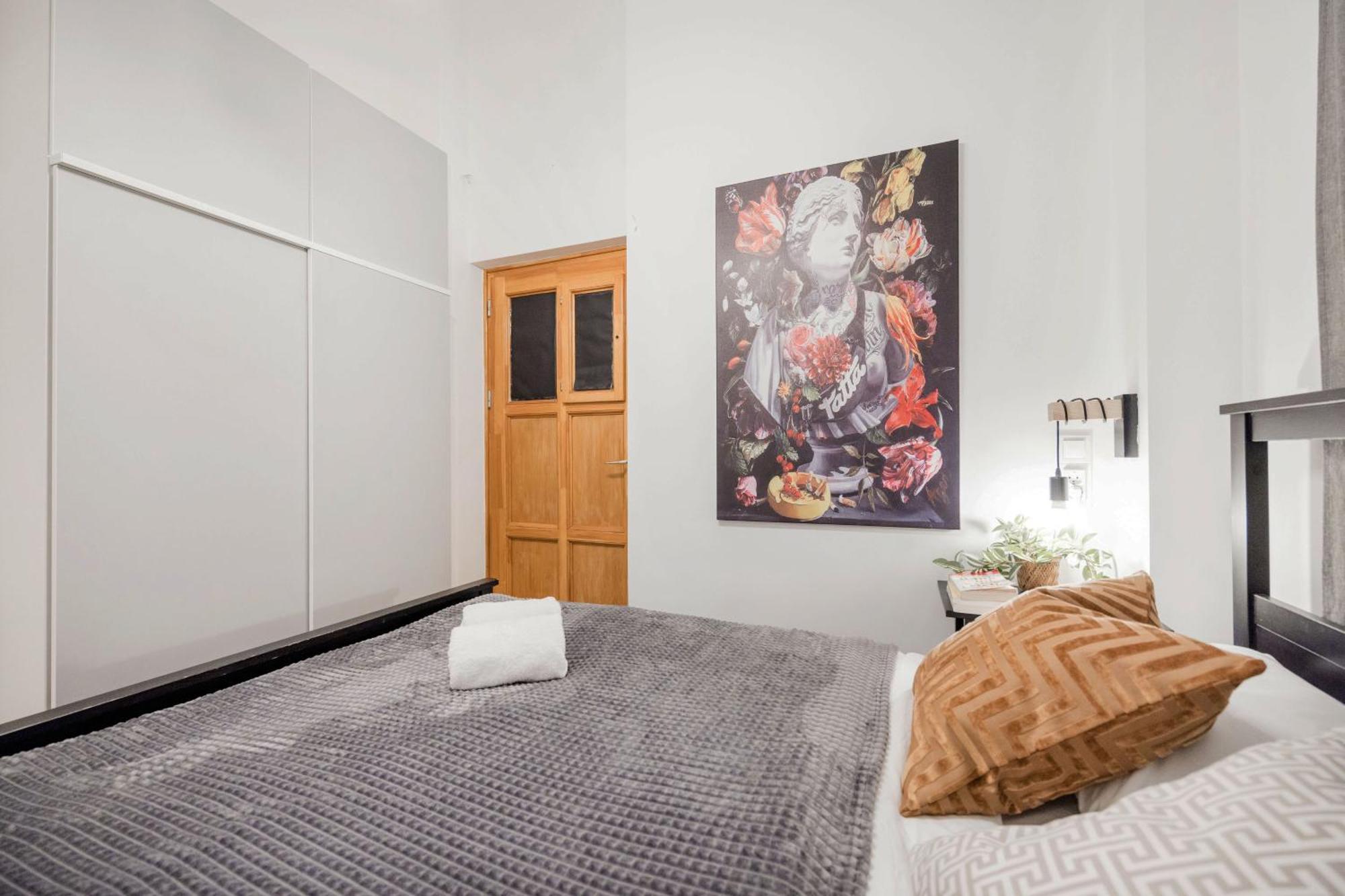 Wellness Wonderland: Garden, Sauna, Jacuzzi In Cbd 布达佩斯 外观 照片