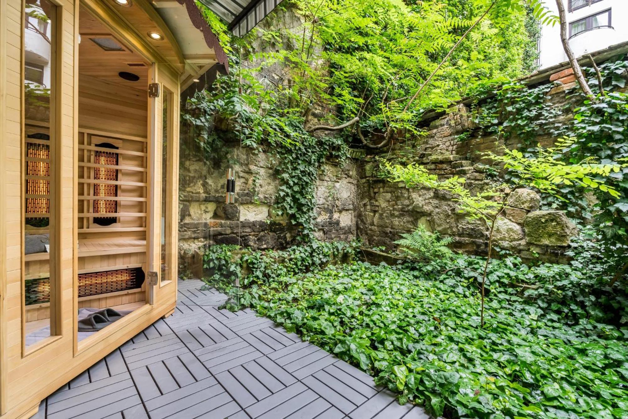 Wellness Wonderland: Garden, Sauna, Jacuzzi In Cbd 布达佩斯 外观 照片