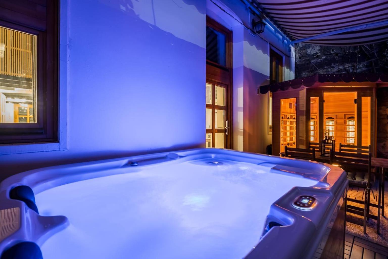 Wellness Wonderland: Garden, Sauna, Jacuzzi In Cbd 布达佩斯 外观 照片